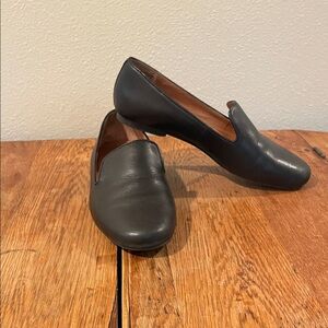Gentle Souls by Kenneth Cole Eugene Women’s Loafers – Size 6 – Black Leather